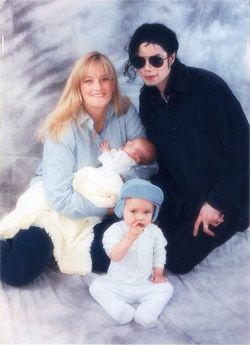 Michael Jackson And Debbie Rowe Image3